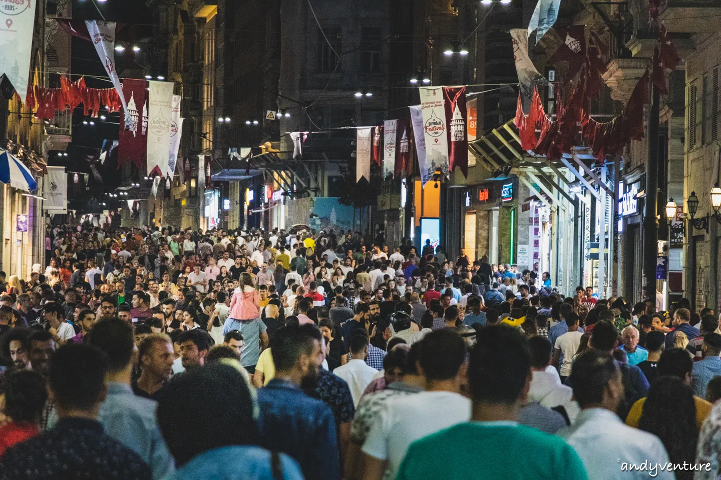 獨立大街和塔克辛廣場－逛逛百萬人潮的購物大道｜伊斯坦堡Istanbul｜土耳其租車旅遊