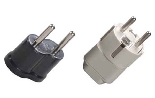 C型(左)和F型(右)插頭 C型(左)和F型(右)插頭