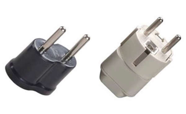 C型(左)和F型(右)插頭 C型(左)和F型(右)插頭