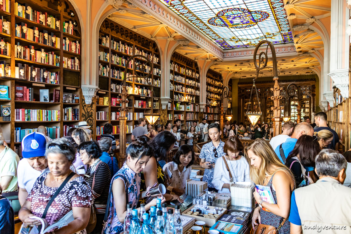 萊羅書店－人比書多的世界最美書店｜Porto｜葡萄牙租車