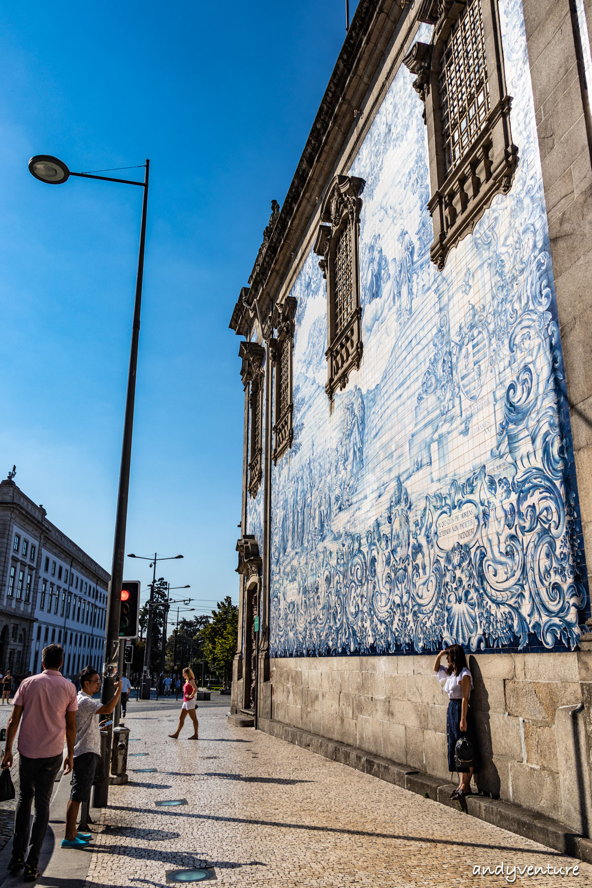 卡爾莫教堂－遼闊的阿茲勒赫瓷藍白磚畫｜Porto｜葡萄牙租車