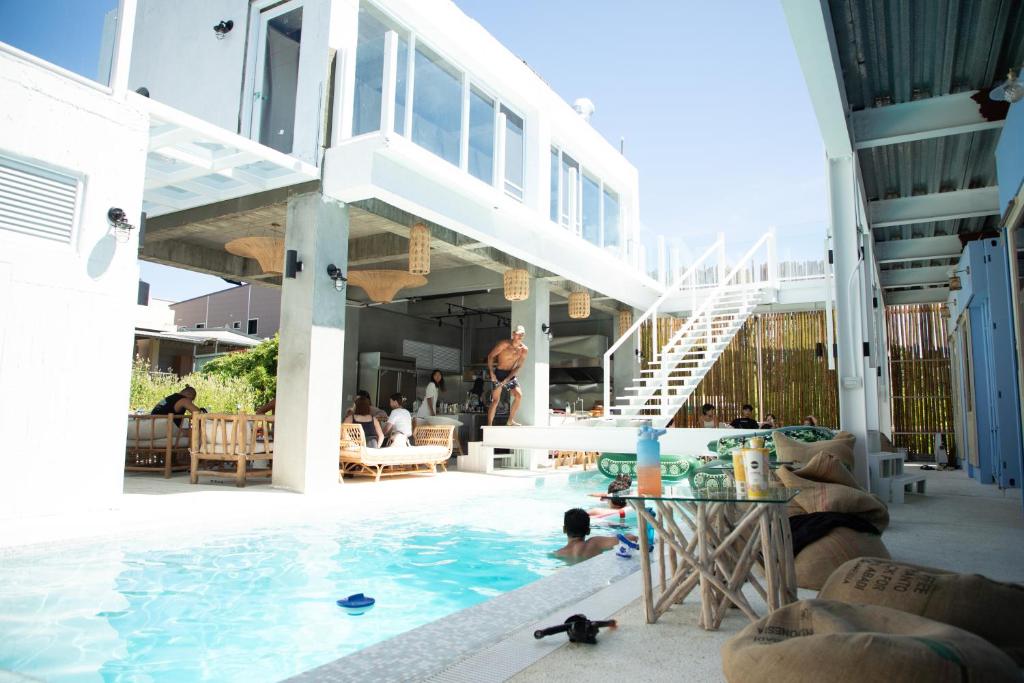 小琉球住宿推薦-輕旅泡泡池畔背包客房