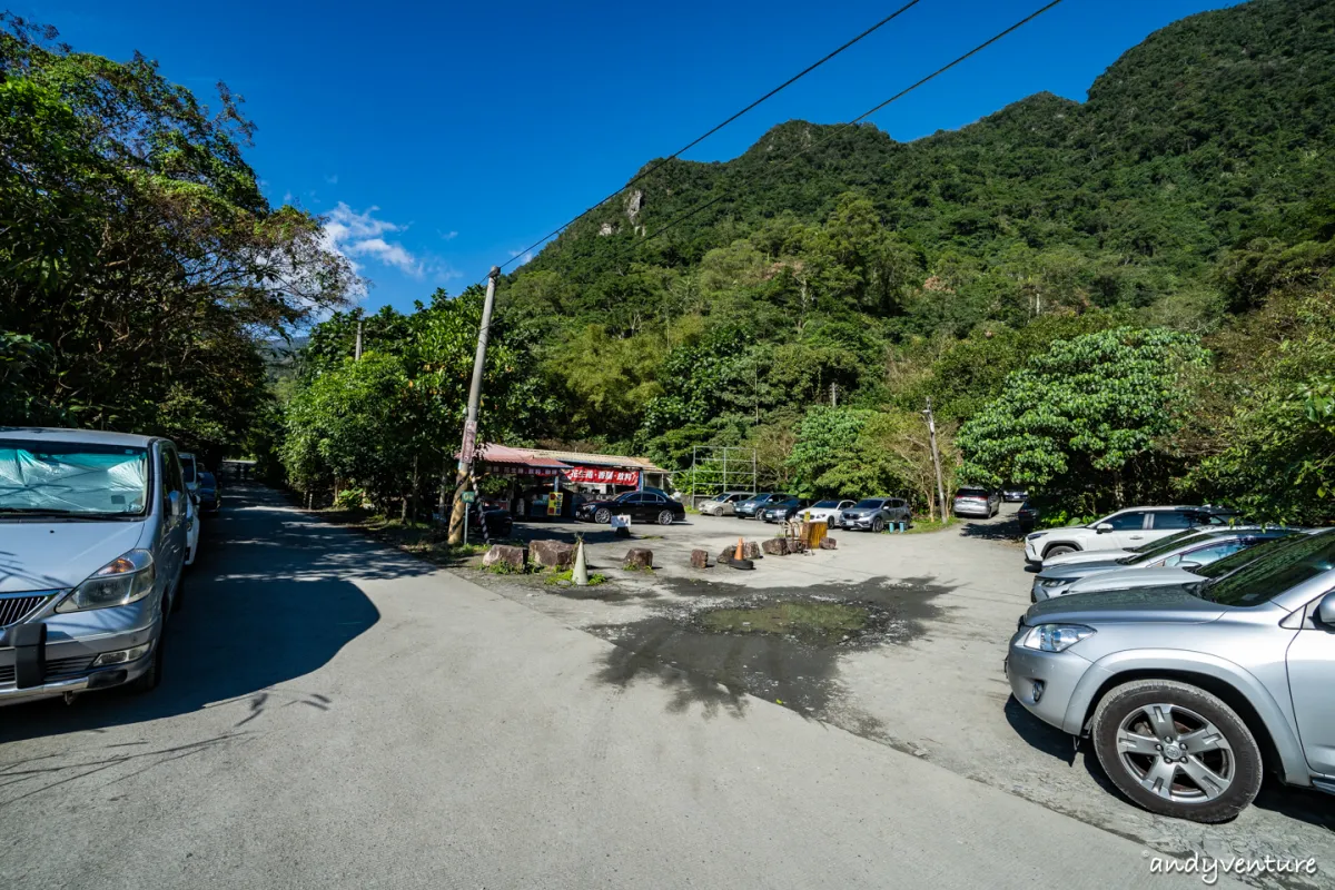 抹茶山的路邊停車位