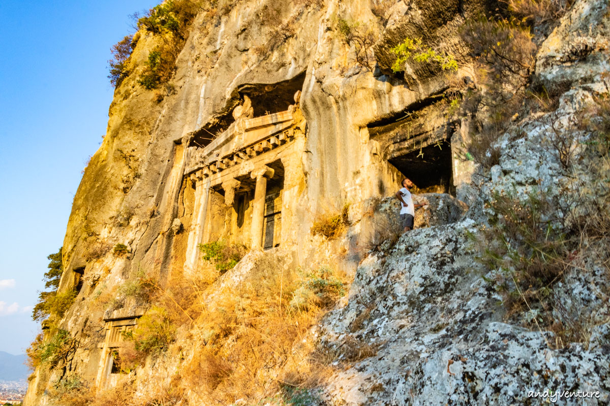土耳其的利西亞石棺－鑲嵌在山壁上的千年古墓｜費特希耶Fethiye｜土耳其租車旅遊