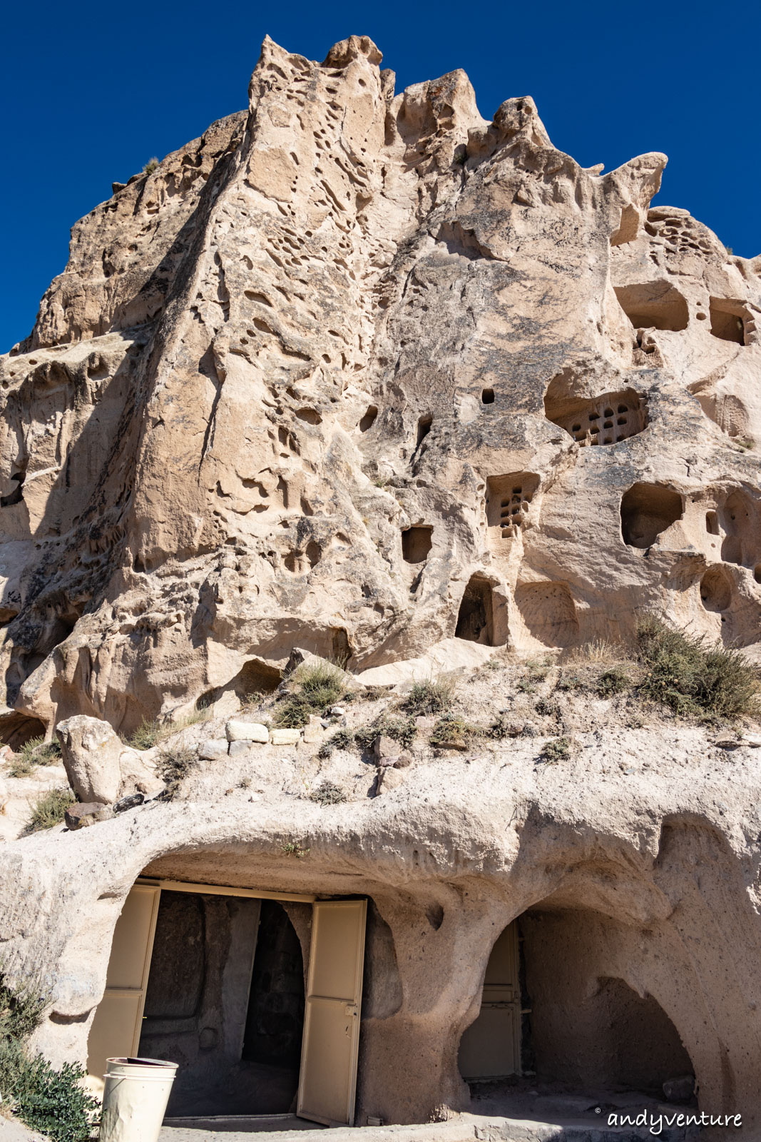 烏奇薩爾城堡Uchisar Castle－古代巨石碉堡｜卡帕多奇亞｜土耳其租車旅遊