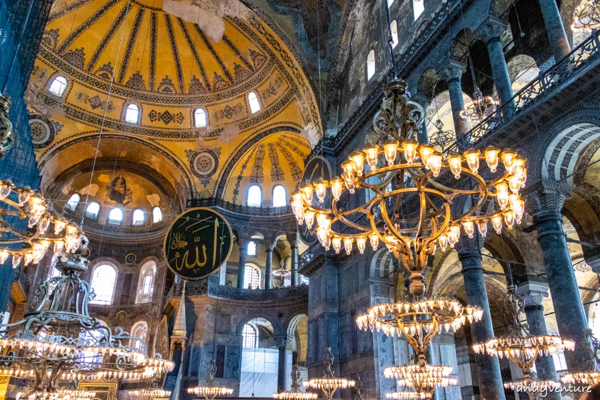 聖索菲亞大教堂(Hagia Sophia)－融合伊斯蘭教與基督教的古老教堂｜伊斯坦堡Istanbul｜土耳其租車旅遊