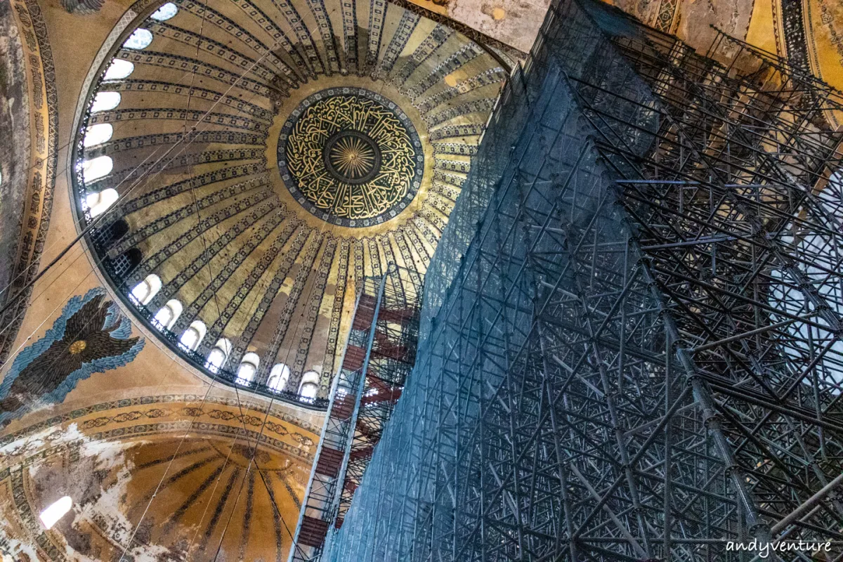 聖索菲亞大教堂(Hagia Sophia)－融合伊斯蘭教與基督教的古老教堂｜伊斯坦堡Istanbul｜土耳其租車旅遊